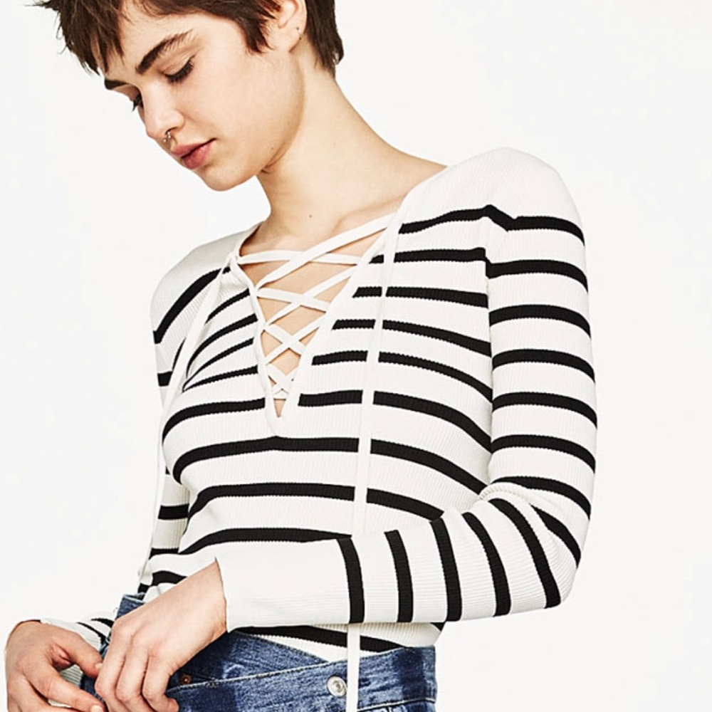 *NWT* Zara V-neck Sweated with Bow